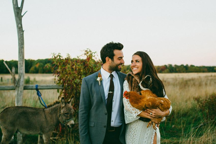 Boho chic farm wedding in Michigan | Greenvelope ecofriendly invites + photography by Caroline Ghetes