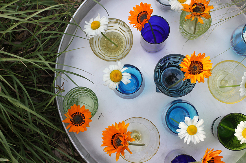 Outdoor Entertaining Essentials | Statement glassware and simple florals