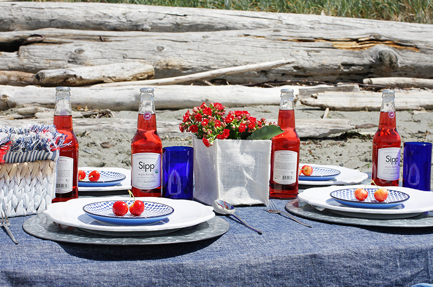 4th of july picnic on the beach | inspiration on the Greenvelope.com blog