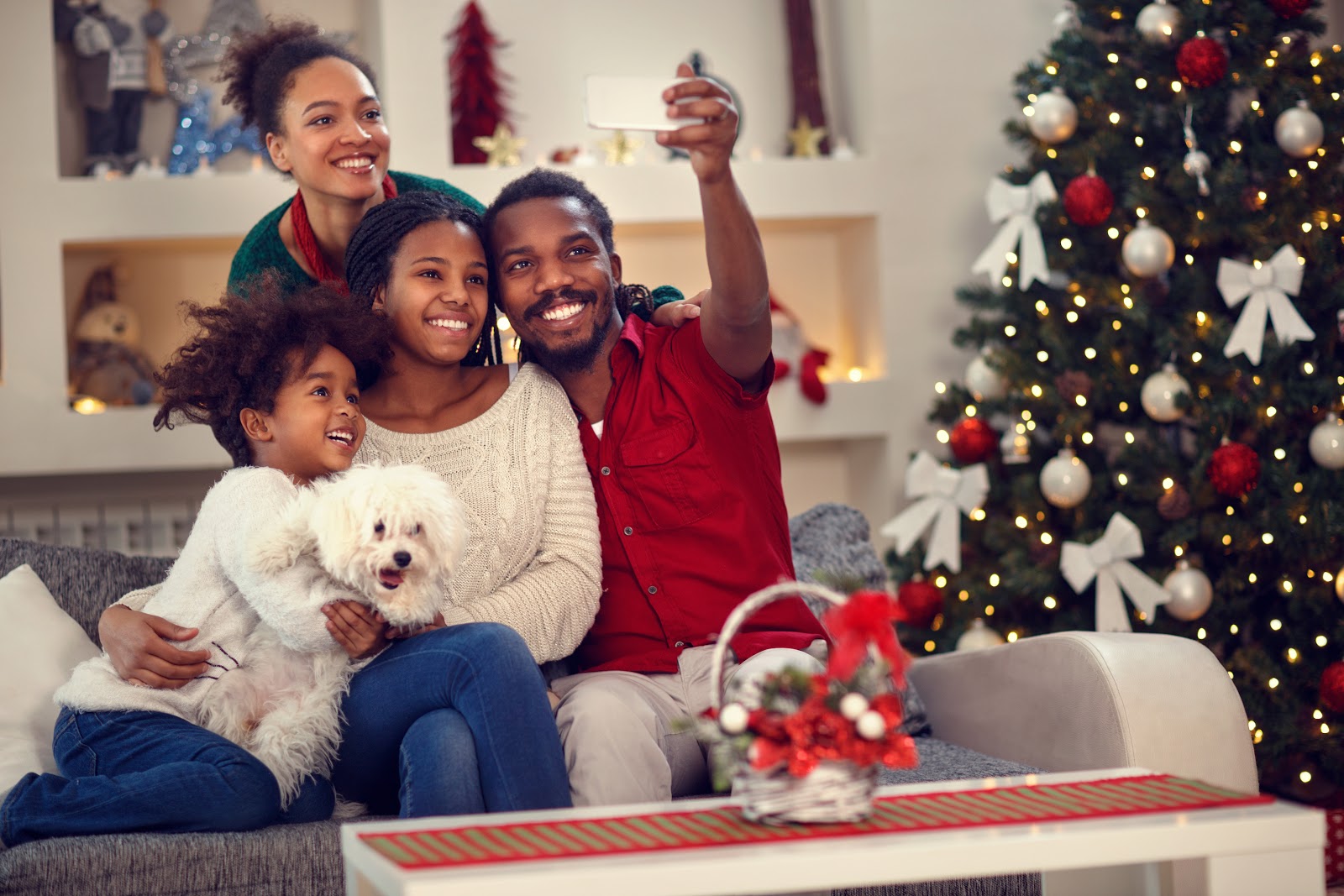 Online Christmas Cards: Family taking a group photo