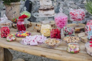 20 Graduation Party Ideas to Celebrate Your Grad in Style - STATIONERS