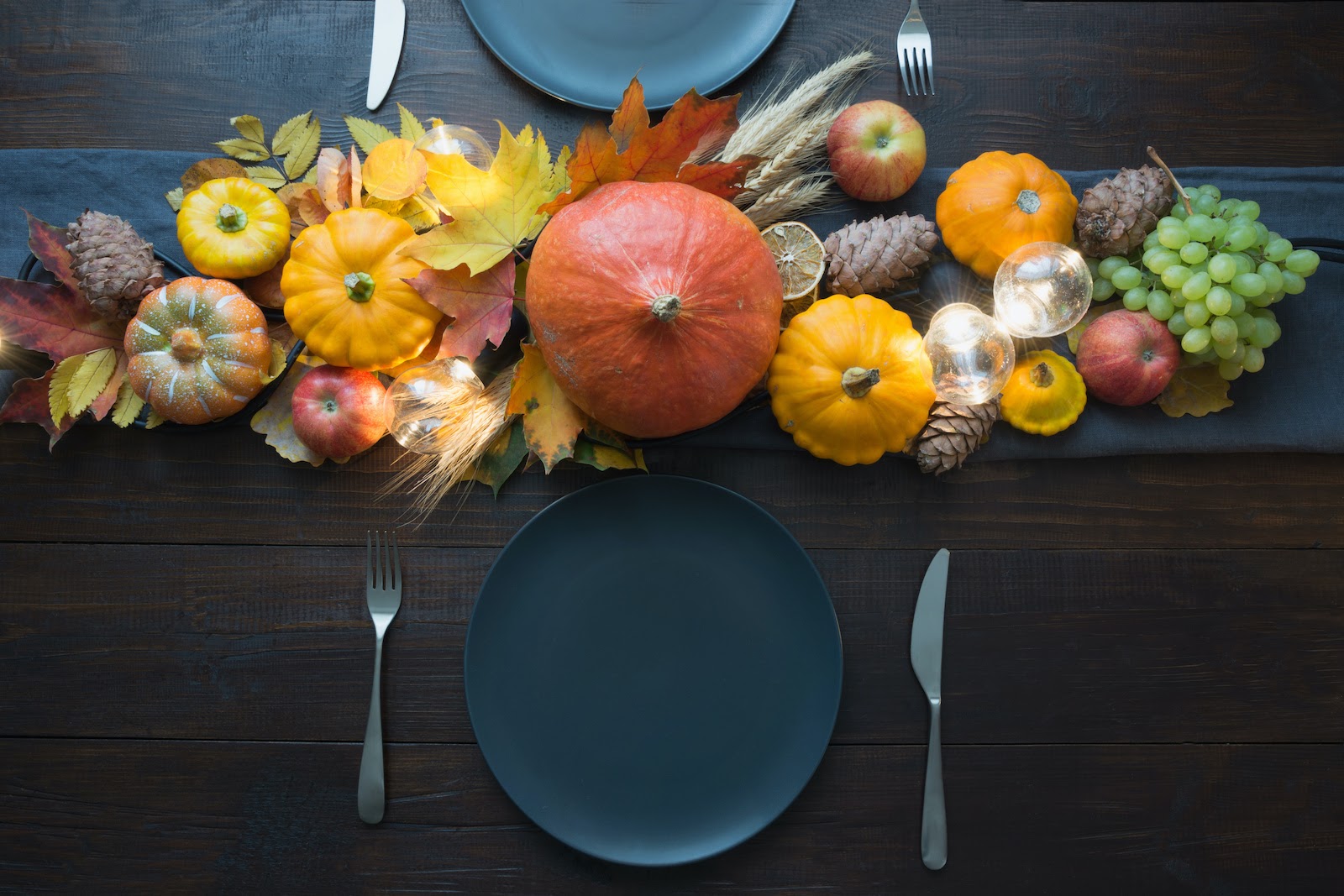 Natural Thanksgiving decoration ideas for tablescapes.