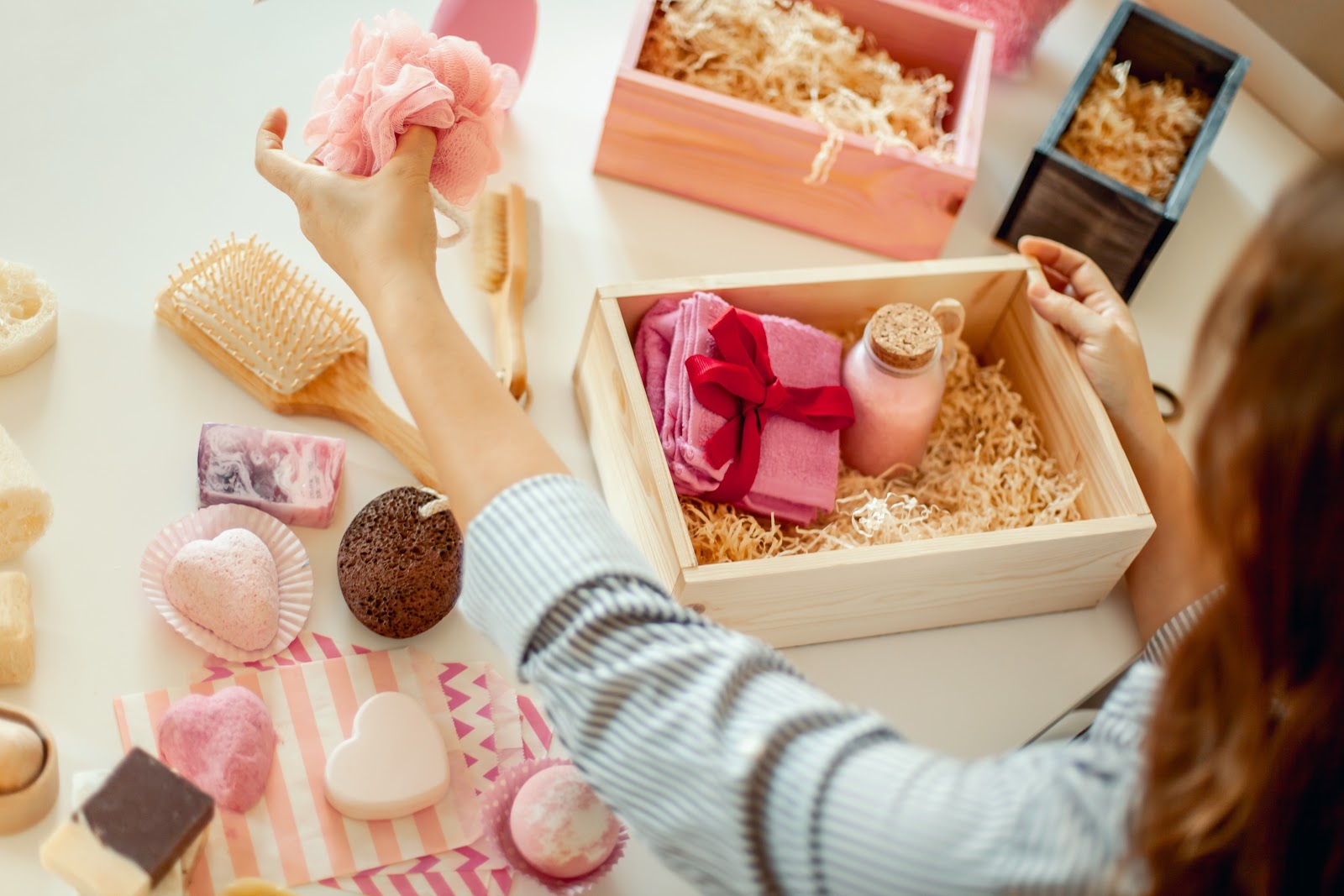 bridesmaid proposal ideas: Woman preparing gift boxes containing bath items