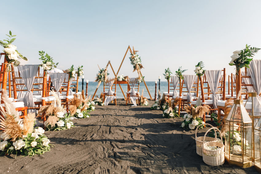 Beach wedding ideas: beach wedding ceremony set-up
