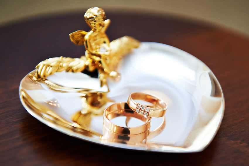 Wedding rings in a heart-shaped container