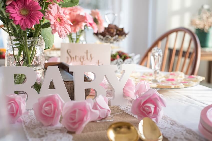 Princess baby shower: baby shower table decoration