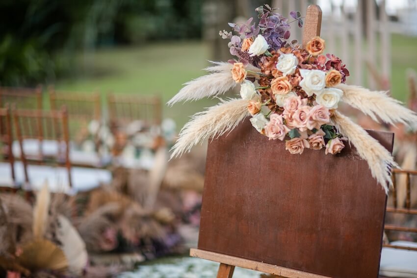 Blank rustic wedding board with flowers