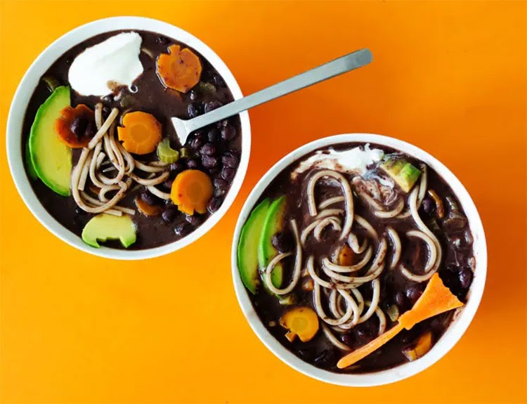 Halloween party food: black bean boo-dle soup