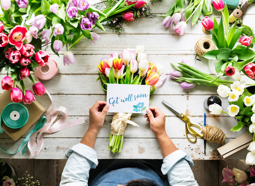 Speedy recovery wishes: bouquet of flowers with a get well soon card