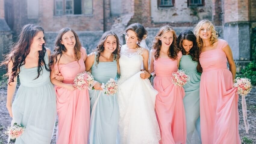 Best wedding colors: bride with her bridesmaids posing at the camera