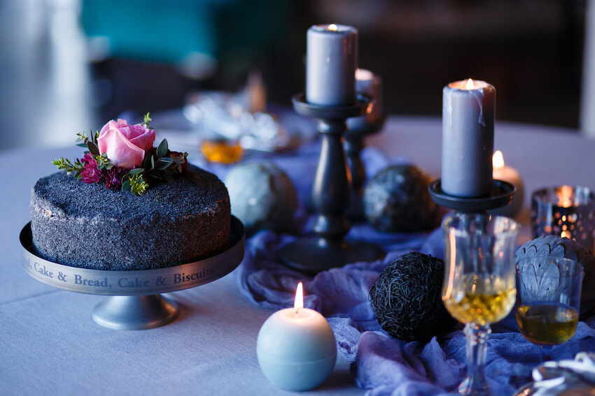 Gothic wedding: candles and cake on a table