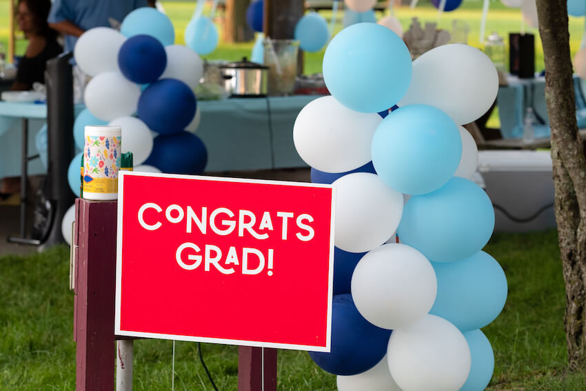 Backyard graduation party ideas: congrats grad signage