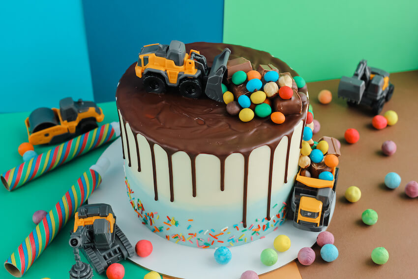 Construction birthday party: construction themed cake