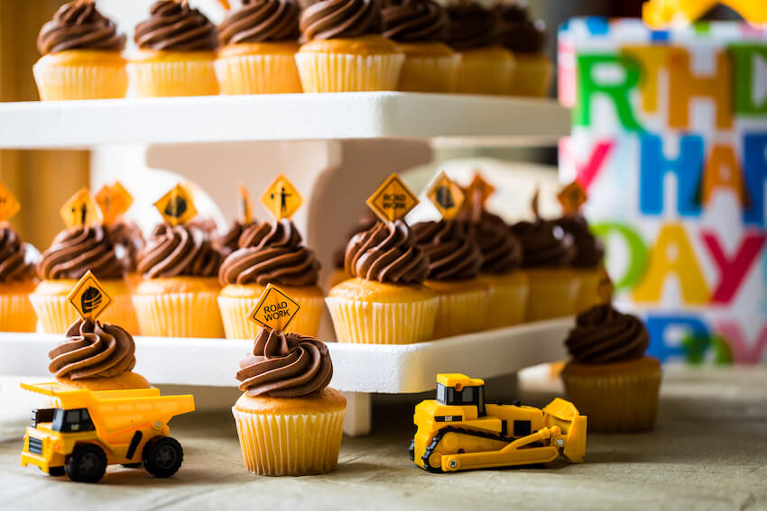Construction birthday party: construction themed cupcakes