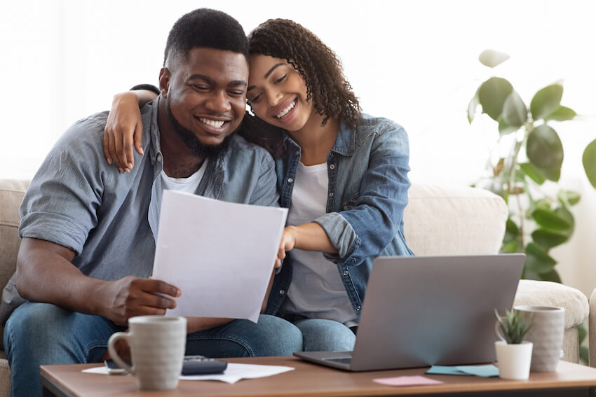 Sip and see party: couple reading a document