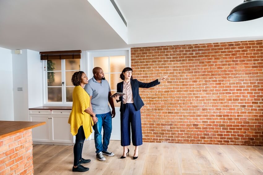 Open house ideas: couple talking to an agent about a house