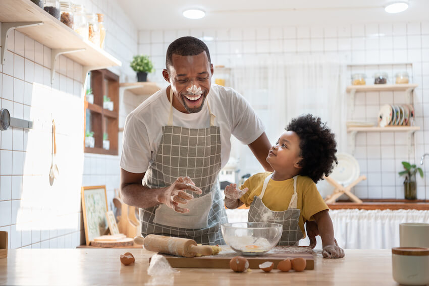Ideas for Father's Day: father and daughter baking together
