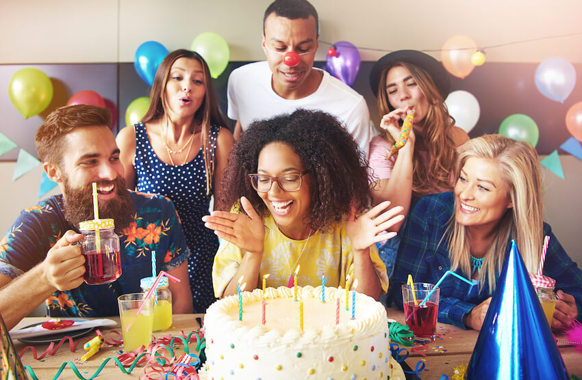 22nd birthday ideas: friends celebrating a birthday