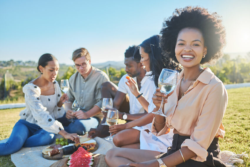 Birthday picnic ideas for adults: friends having a picnic
