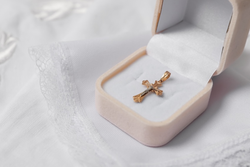 Baptism gifts for girls: gold cross in a small box