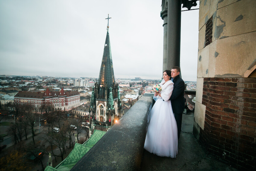 Gothic wedding: groom hugging his bride