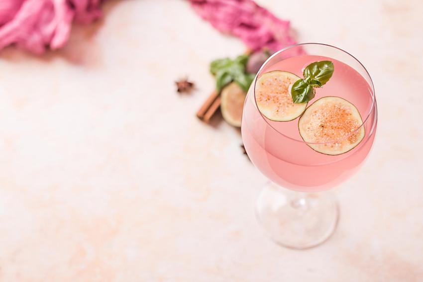 Rehearsal dinner ideas: Pink cocktail with fig