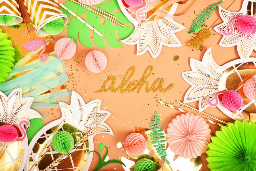 Hawaiian theme party: invitation card with aloha and decoration ideas surrounding it
