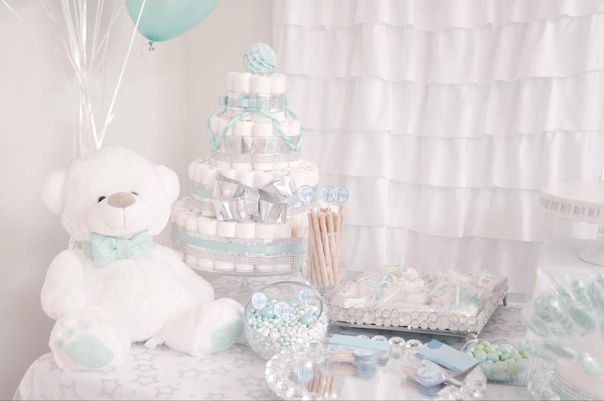 Baby shower ideas for boys: White and blue teddy bear theme