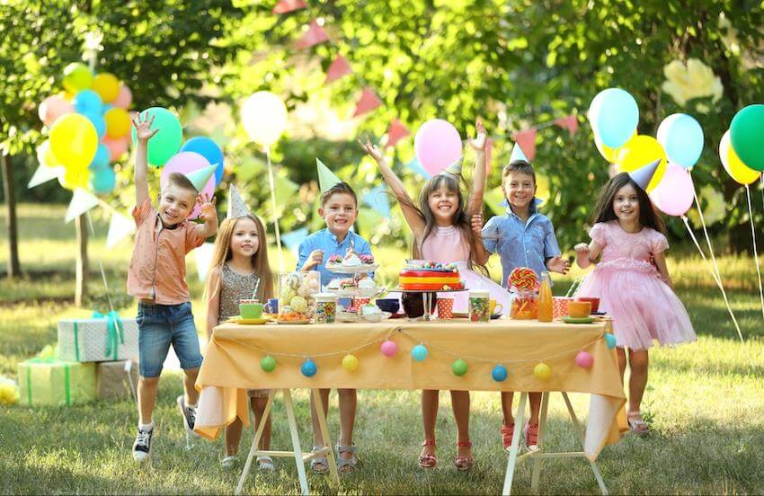 Outdoor birthday party ideas: kids having an outdoor birthday party