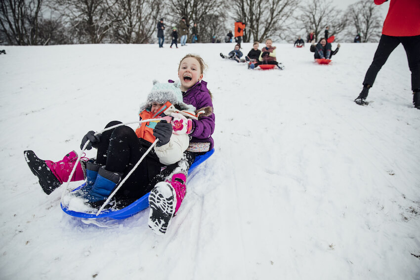 Winter birthday party ideas: kids snow sledding