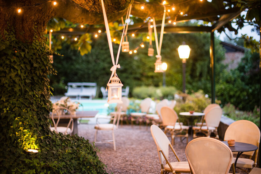 Outdoor baby shower: lanterns and small lights hanging on branches