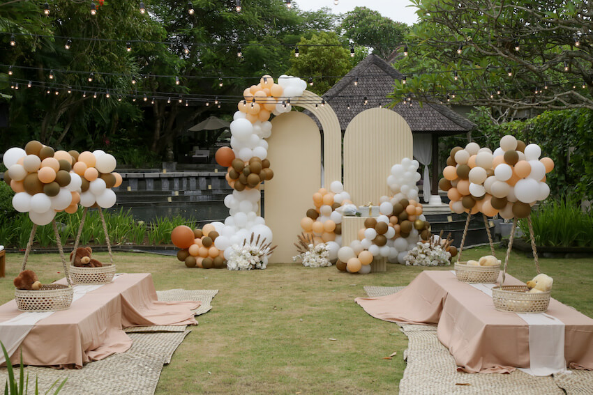 Places to have a baby shower: outdoor baby shower setting