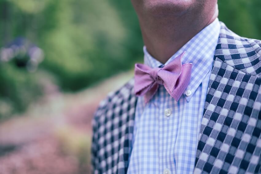 Derby party ideas: person wearing a pink bowtie
