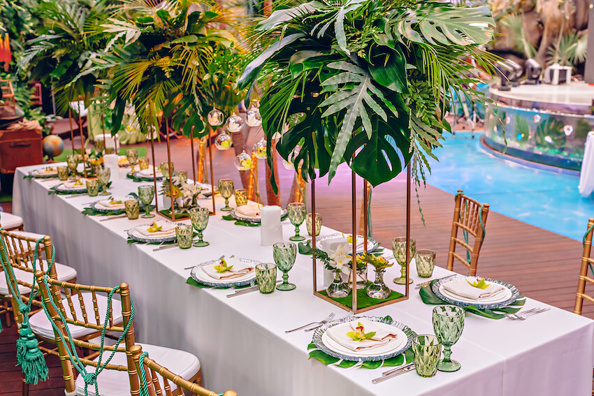 Wedding themes for summer: summer themed table decoration