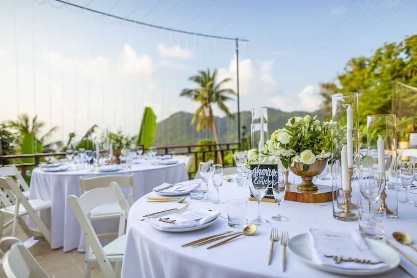 Tropical wedding: table setting outdoors