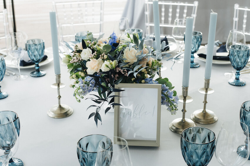 Table setting with blue candles and blue flowers