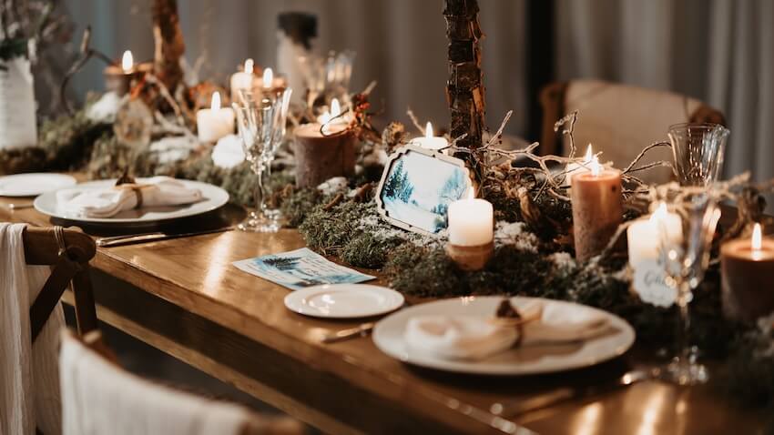 Country wedding: table setting with candles
