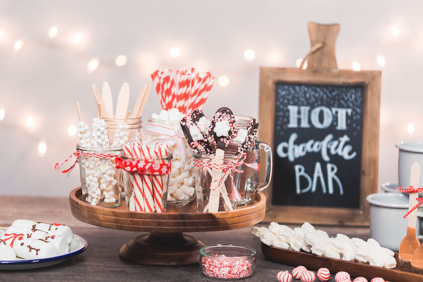 Winter bridal shower: variations of hot chocolate bars