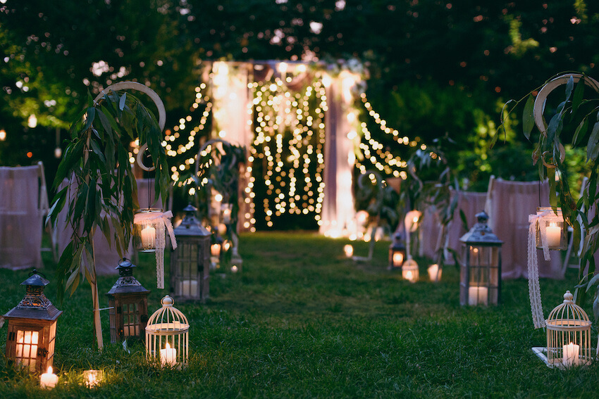 Outdoor wedding decorations: wedding aisle at night