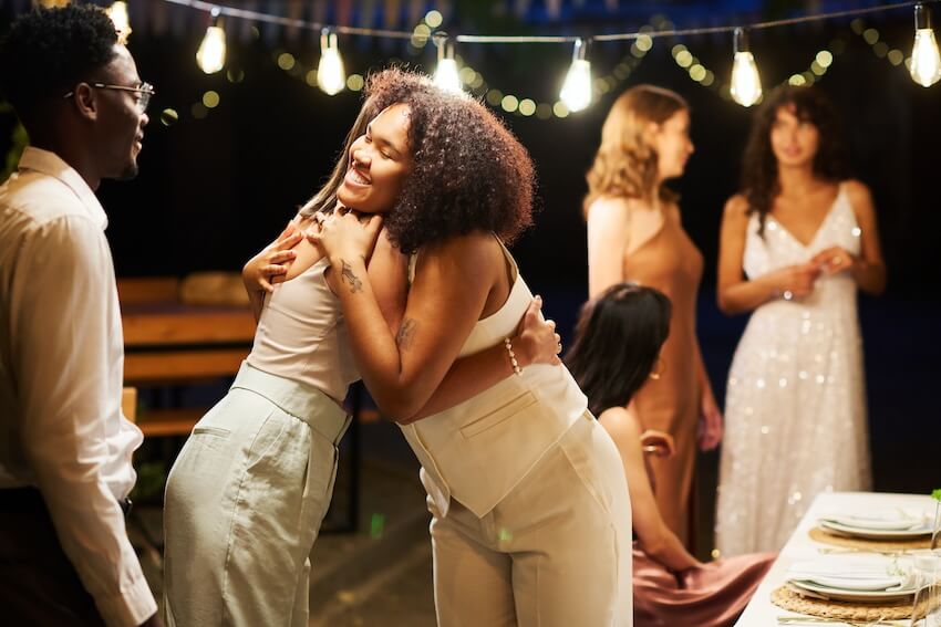 Wedding thank you: woman embracing her friend