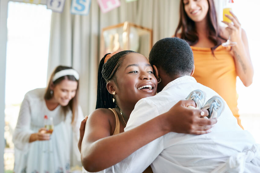 Baby sprinkle ideas: woman hugging her friend