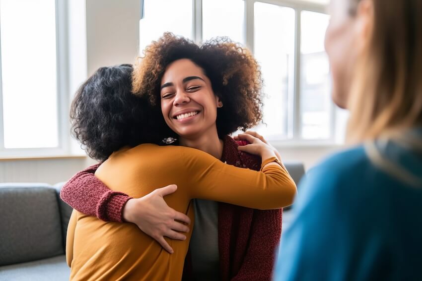 Thank you card etiquette: women hugging each other