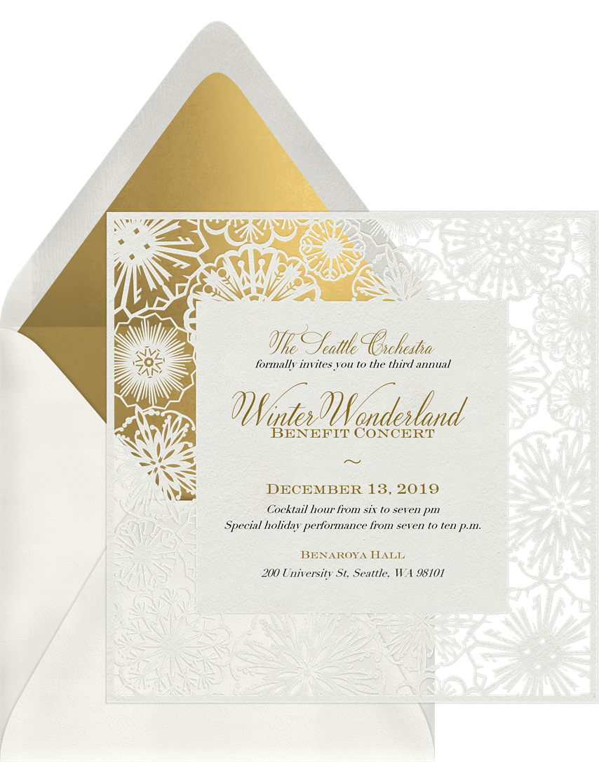 paper-snowflakes-invitations-in-blue-greenvelope